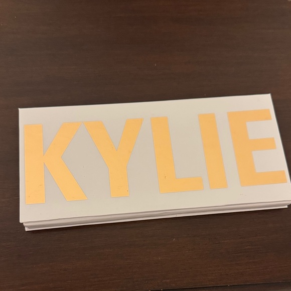 Kylie Cosmetics Eyeshadow Palette - Picture 7 of 9